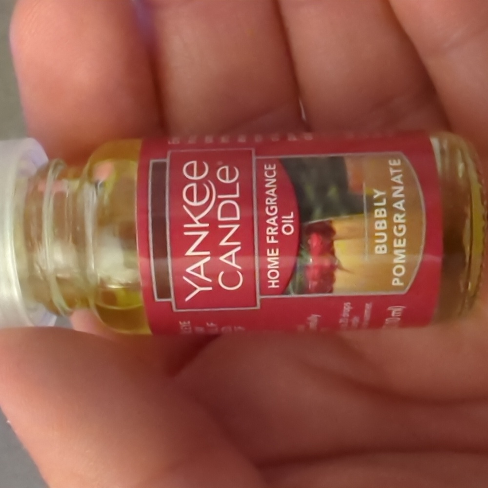 Rare & Discontinued - Yankee Candle Bubbly Pomegranate Oil Warmer Scent